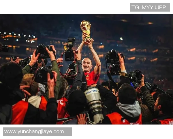 球场传奇之巅峰对决 足球巨星集锦与精彩瞬间回顾