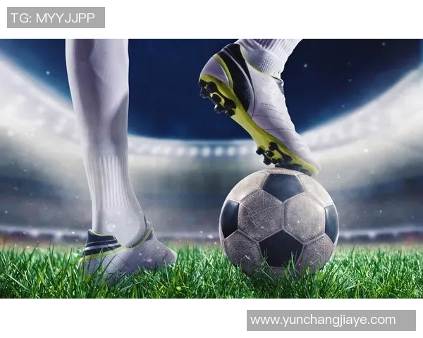 足球球星穿秋裤引发热议 时尚与实用兼具成球场新风尚 足球球星穿秋裤引发热议 时尚与实用兼具成球场新风尚